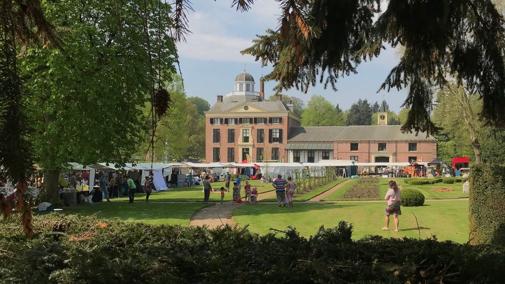 ROZENDAEL — ZomerFair op landgoed Rosendael met markt en kasteelbezoek
