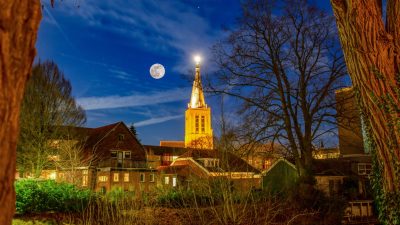 Volle Maan boven de Calixtusbasiliek – Groenlo